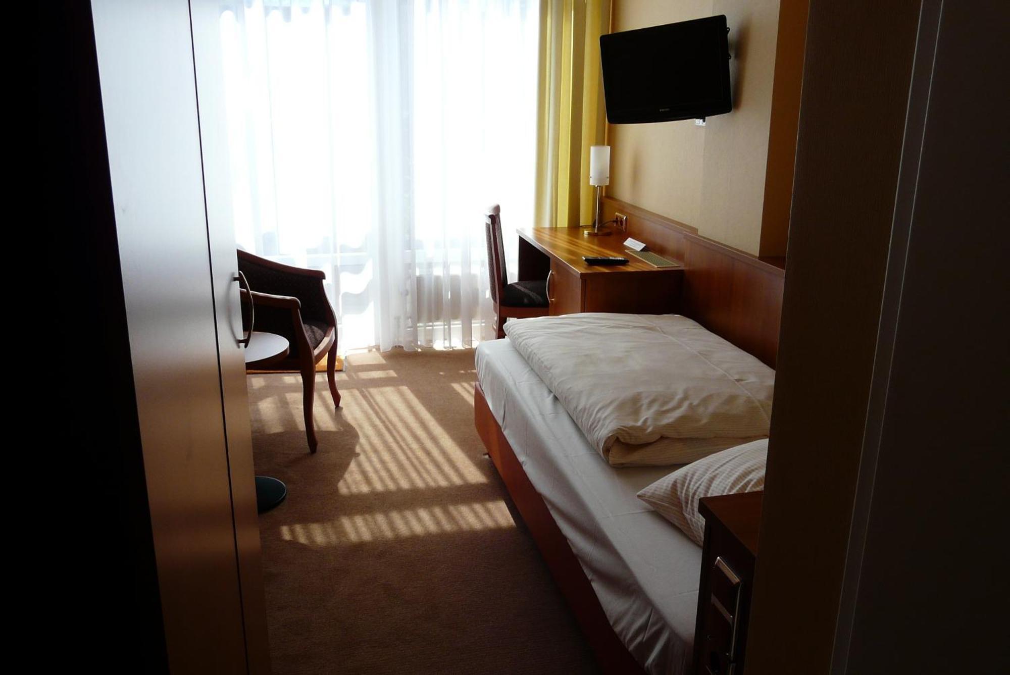 Traveller Hotel Любек Экстерьер фото
