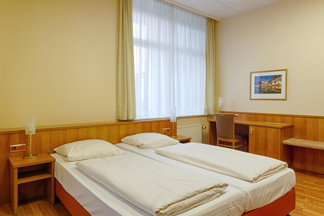 Traveller Hotel Любек Экстерьер фото