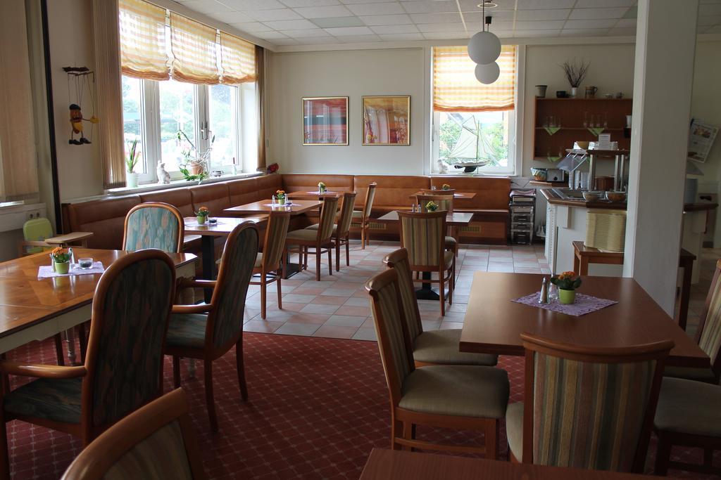 Traveller Hotel Любек Экстерьер фото