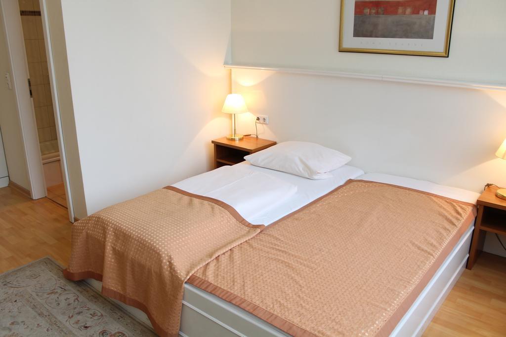 Traveller Hotel Любек Экстерьер фото